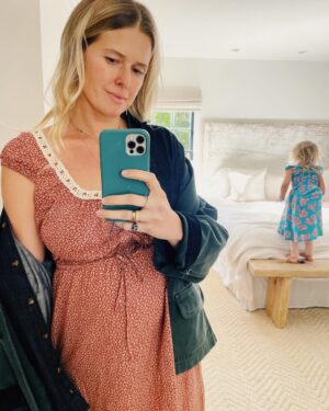 Sarah Wright Instagram - BABYYYYYYY it’s been wild 💫✨🌟 today on @themotherdazepodcast @teresapalmer and I talk about baby #4 coming this summer! ✨💫🙌🏻