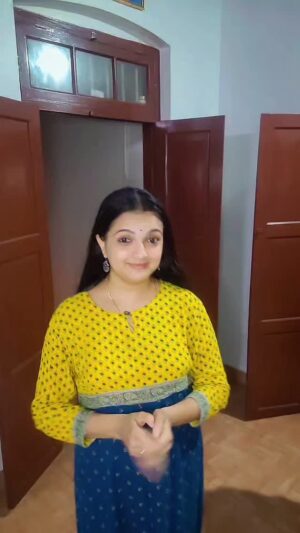 Saranya Mohan Instagram - ഒരു തമാശ പോലും പറയാൻ സമ്മതിക്കൂല.. നോട്ടി ബോയ് 🥲