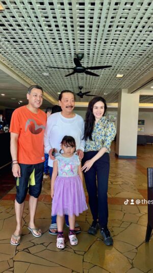 Sarimah Ibrahim Instagram - Happy birthday Tan Sri! 🎂👍🏻🏝️💫 We are having a blast at The Taraas Redang, it's been a lovely staycation 🩴🏖️🥰🍗🍤🌴🥽🐠☕️🏃🏻‍♀️ 
Amazing rooms, wonderful staff, the tastiest food (the best roti canai and butter chicken ever!) and snorkelling especially for Ku Sofia- her first time ever!! 🌊🐟 shout out to Anita and Senorita and the staff at The Taraas!! Thank you for hosting us ❤️#thetaraas #berjayahospitalitygroup