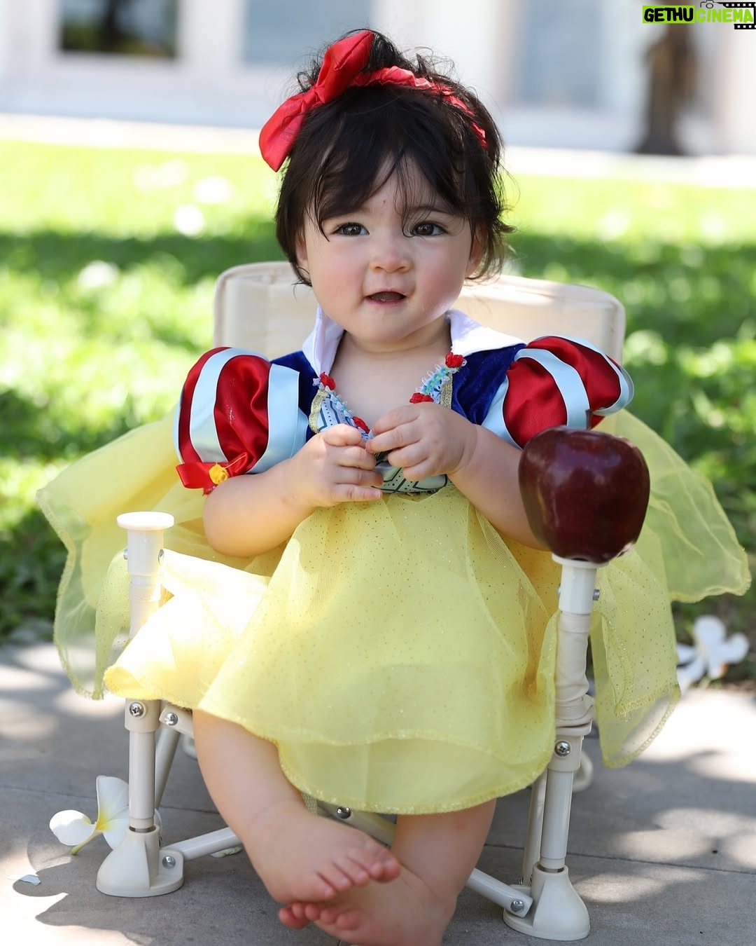 Sarunrat Visutthithada - 59.5K Likes - เจ้าแป๋วแหววเมื่ออายุ 10 เดือน @demi_deane #SnowWhite 🍎 #สโนว์ไวท์ #เด็กหญิงแป๋วแหวว #เดมี่ #Demi