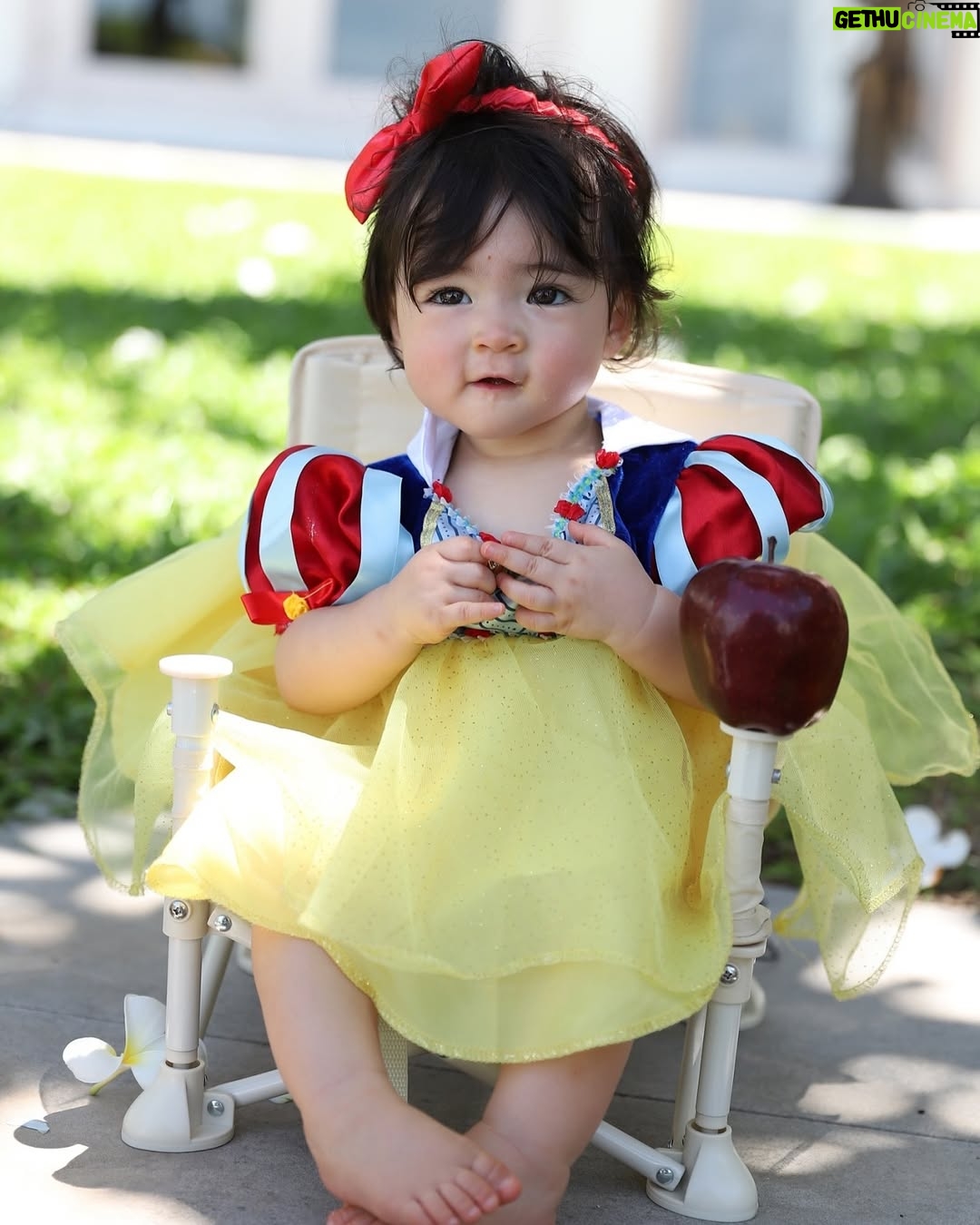 Sarunrat Visutthithada - 59.5K Likes - เจ้าแป๋วแหววเมื่ออายุ 10 เดือน @demi_deane #SnowWhite 🍎 #สโนว์ไวท์ #เด็กหญิงแป๋วแหวว #เดมี่ #Demi