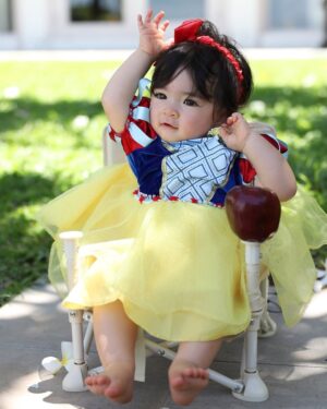 Sarunrat Visutthithada Instagram - เจ้าแป๋วแหววเมื่ออายุ 10 เดือน @demi_deane #SnowWhite 🍎 #สโนว์ไวท์ #เด็กหญิงแป๋วแหวว #เดมี่ #Demi
