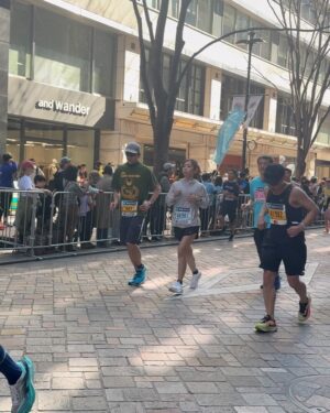 Sarunrat Visutthithada Instagram - Tokyo Marathon Finisher!!! 👏🏻👏🏻👏🏻 สามีเก่งมากค่ะ @matthew.deane1 #TokyoMarathon2025 🇯🇵 🏃🏻‍♂️