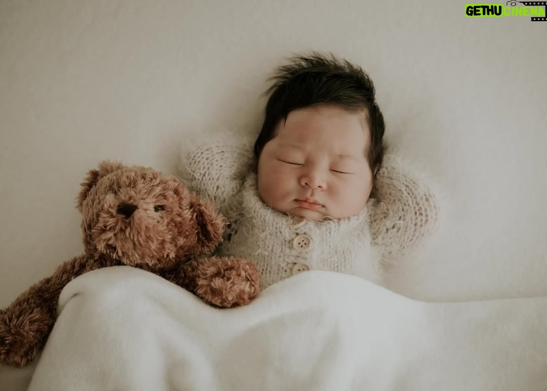 Sarunrat Visutthithada - 45.6K Likes - Welcoming a new addition to the family- say hi to Baby Deven 💙💙 featuring big bro Dustin “casually sleeping” in the last photo.
Thank you to the most professional team @kiddycutestudio 💕 for an amazing newborn photography experience!! ถ่ายรวดเร็วสุดยอดมาก ประทับใจสุดๆ 🙏🏻🙏🏻 highly recommend!!
