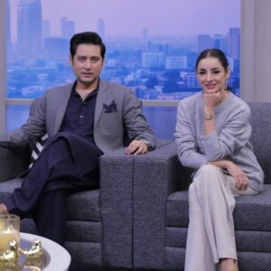 Sarwat Gilani Instagram - Back to the grind! Don’t forget to watch today’s show Rise & Shine only on @365news.pk