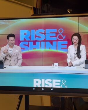 Sarwat Gilani Instagram - It’s showtime! 

@365news.pk @zohaibhassan2136