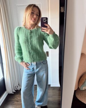 Sasha Alexander Instagram - Bruh… same pair of jeans. Every day. @gap  Link to my favorites edit in my bio.