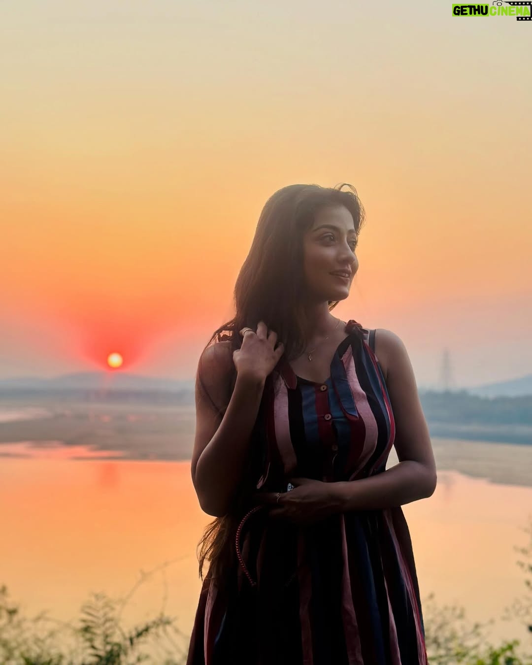 Sasmita Piyali Sahoo - 7.2K Likes - Reminding that endings can be beautiful too❤️….
.
.
#picoftheday #sunset #beautiful #scenery #love #peace #vibes #nature #odiagirl #actress #pretty #positivity #instagram #sasmitapiyalisahoo