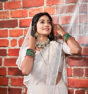 Sasmita Piyali Sahoo Instagram - Handle with care❤️..
.
.
#picoftheday #smile #saree #positivity #love #life #live #motivation #care #beyou #beauty #odiagirl #actress #pretty #vibes #instagram #sasmitapiyalisahoo