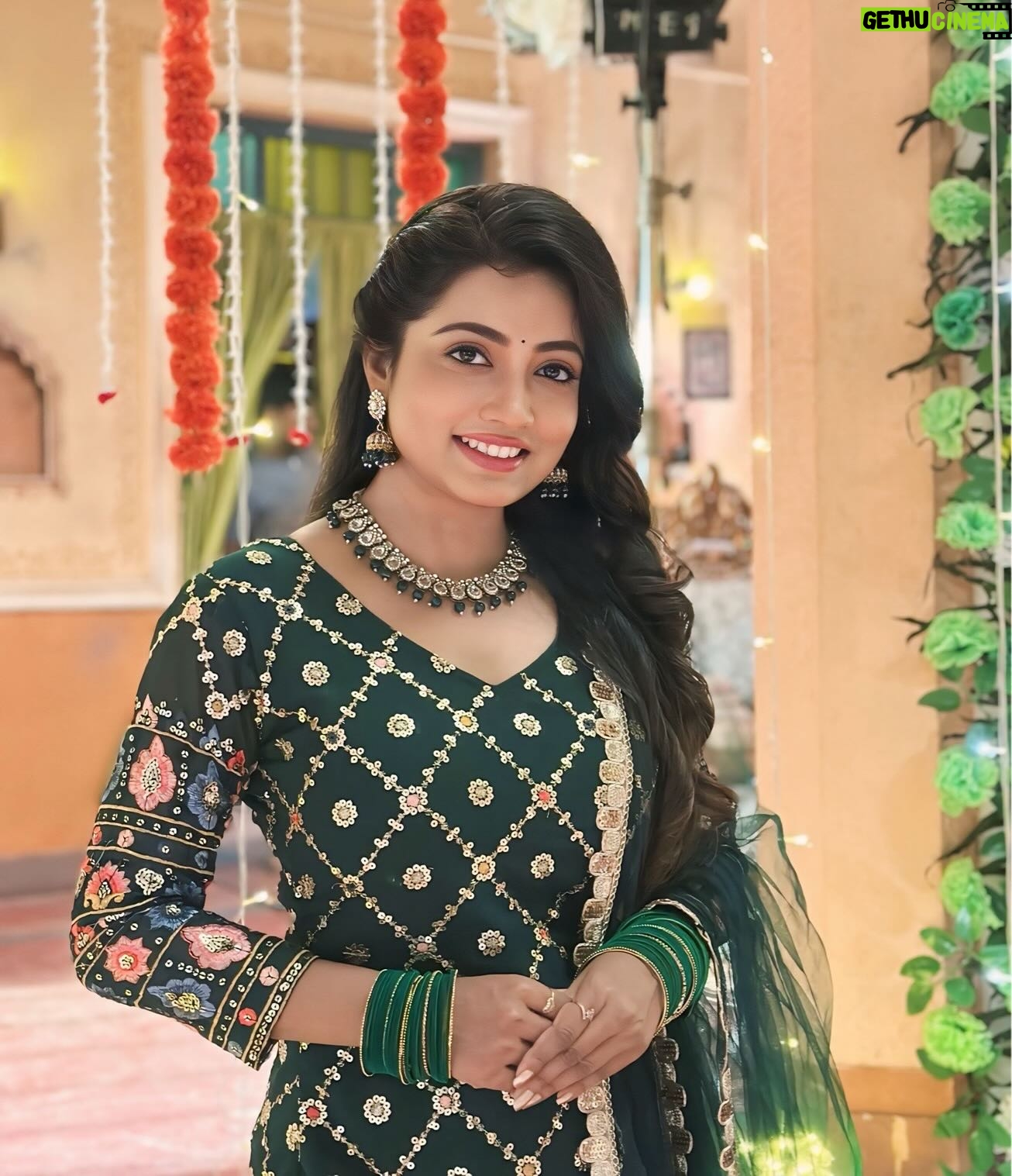 Sasmita Piyali Sahoo - 6.9K Likes - Thinking of you💭❤️…
.
.
#picoftheday #oldone #love #smile #live #life #odiagirl #actress #positivity #vibes #motivation #beyou #instagram #sasmitapiyalisahoo