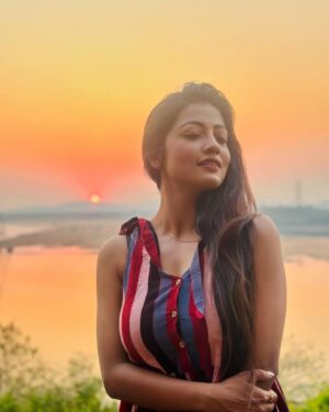 Sasmita Piyali Sahoo Instagram - Reminding that endings can be beautiful too❤️….
.
.
#picoftheday #sunset #beautiful #scenery #love #peace #vibes #nature #odiagirl #actress #pretty #positivity #instagram #sasmitapiyalisahoo