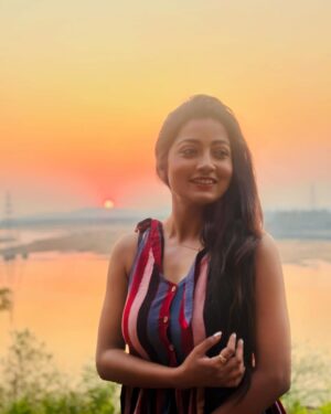 Sasmita Piyali Sahoo Instagram - Reminding that endings can be beautiful too❤️….
.
.
#picoftheday #sunset #beautiful #scenery #love #peace #vibes #nature #odiagirl #actress #pretty #positivity #instagram #sasmitapiyalisahoo