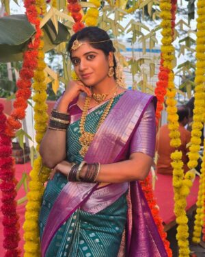 Sathya Devarajan Instagram - "Dhanalakshmi" from the sets of Dhanam ❤️
Loving this simple kalyana ponnu look ☺️❤️
.
.
.
#dhanam #vijaytv #tamilserials #tamilactress #serialheroines