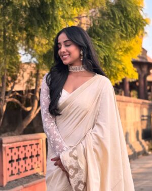 Sayali Salunkhe Instagram - A journey that begins on such a divine note is bound to be extraordinary. Truly blessed to be in Ujjain for the launch and even more grateful to be a part of Veer Hanuman. 
Excited for this beautiful chapter ahead!
Bajrangbali ki Jai 🙏🏻