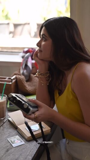 Sayli Patil Instagram - Finding joy in little moments, one click at a time. 📷 
💫💛

🎥 @kuldip1985