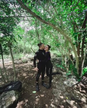 Scarlet Gruber Instagram - Happy Birthday my Suapy @esquedachris !!!
36 Vueltas al sol para encontrarnos en este momento perfecto. Gracias por llenar mi vida de felicidad y aventura. Lo mejor esta por venir, que fortuna que sea de tu mano.