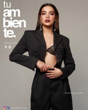 Scarlet Gruber Instagram - @bookagencymx
・・・
Scarlet Gruber (@scarlet_gruber) en portada de la edición de agosto de la revista @tuambientemx. 🔥
.
Foto: @luisdelaluz 
Make up: @ger.parra 
Pelo: @alejandroiniguezhair 
Styling: @gretafortestudio