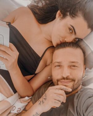 Scarlet Gruber Instagram - Happy Birthday my Suapy @esquedachris !!!
36 Vueltas al sol para encontrarnos en este momento perfecto. Gracias por llenar mi vida de felicidad y aventura. Lo mejor esta por venir, que fortuna que sea de tu mano.