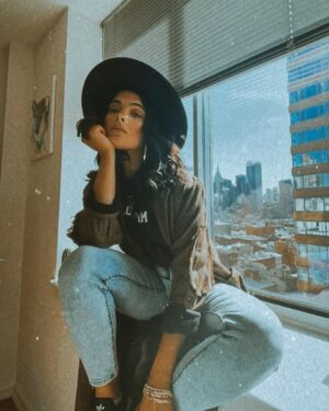 Scarlet Gruber Instagram - New York State of Mind 🏙 
.
.
.

🧥: @zleurope
📸: @esquedachrisphone