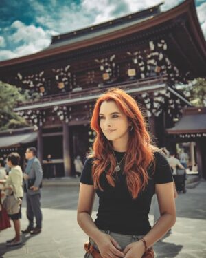 Scarlet Gruber Instagram - Los pasos que damos se vuelven piezas de rompecabezas que arman la historia de nuestra vida, definen nuestro camino y nos acercan a nuestro destino. Que hermoso es descubrir Japón a tu lado! @esquedachris 📸♥️