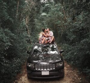 Scarlet Gruber Instagram - Un mes de aventura, descubrimiento, y felicidad extrema a tu lado. 
Que nunca se apague esta magia y que la vida nos regale cada día más razones para confirmar lo inevitable… 
Que siempre fuiste tu. 
Att: 
Tu Hámster 🐹