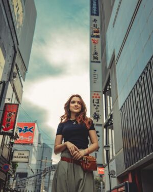 Scarlet Gruber Instagram - Los pasos que damos se vuelven piezas de rompecabezas que arman la historia de nuestra vida, definen nuestro camino y nos acercan a nuestro destino. Que hermoso es descubrir Japón a tu lado! @esquedachris 📸♥️