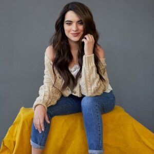 Scarlet Gruber Instagram - 💛
Crecer,
Perder,
Permanecer
Y seguir sonriendo.
@l.sesma
Libro: Amor Revolver
.
📸: @roberttomeza 
💄: @claudiagaminobeauty 
Hair: @erickmoreno 
Styling: @pehvignon