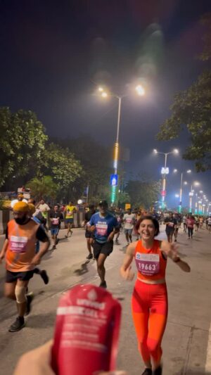 Scherezade Shroff Instagram - 11 Km- Same spot, same guy,different year! @vaibhav.talwar literally always meeting me halfway! 🥰

#mumbaimarathon #tmm2025 #letsgo #followyou #meetmehalfway