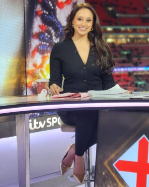 Seema Jaswal Instagram - I always love presenting the @lionesses coverage with @itv 

Great  win against the world champions Spain at Wembley! 

Just a few snaps from both Nations League matches 🫶🏽

 📷  @mrtheoc (special shout-out!) 💛