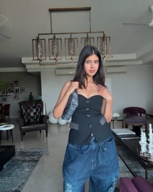 Sejal Kumar Instagram - Feb outfit/life recap 🍵 🧩