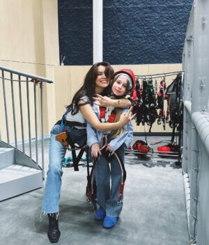 Seray Kaya Instagram - iyi ki doğdun oyun arkadaşım! 💘🌸👩🏻‍🎤🧃🪁