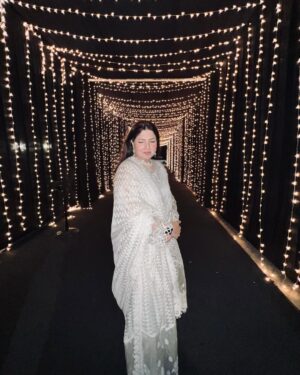Shagufta Ejaz Instagram - About last night, @yashmeera.jan ‘s Nikah.
Cant believe @shabbirfareeda how time flew, it seems not too far behind when i held her as newborn in my arms and now MashaAllah she has grown up to be a beautiful girl inside and out.
Wish you all a very happy, healthy and smooth life ahead.💕❤️