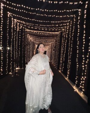 Shagufta Ejaz Instagram - About last night, @yashmeera.jan ‘s Nikah.
Cant believe @shabbirfareeda how time flew, it seems not too far behind when i held her as newborn in my arms and now MashaAllah she has grown up to be a beautiful girl inside and out.
Wish you all a very happy, healthy and smooth life ahead.💕❤️