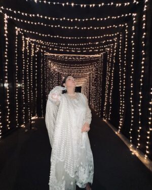 Shagufta Ejaz Instagram - About last night, @yashmeera.jan ‘s Nikah.
Cant believe @shabbirfareeda how time flew, it seems not too far behind when i held her as newborn in my arms and now MashaAllah she has grown up to be a beautiful girl inside and out.
Wish you all a very happy, healthy and smooth life ahead.💕❤️
