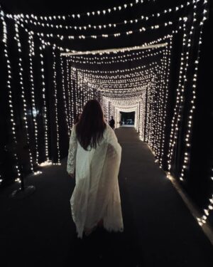 Shagufta Ejaz Instagram - About last night, @yashmeera.jan ‘s Nikah.
Cant believe @shabbirfareeda how time flew, it seems not too far behind when i held her as newborn in my arms and now MashaAllah she has grown up to be a beautiful girl inside and out.
Wish you all a very happy, healthy and smooth life ahead.💕❤️