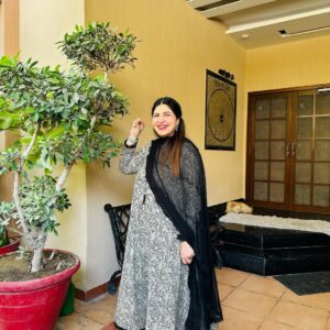Shagufta Ejaz Instagram - Pre  Eid Vibe🖤💟