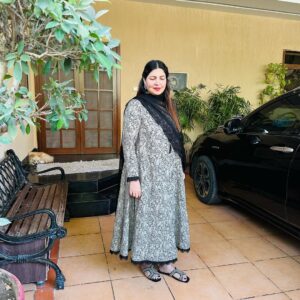 Shagufta Ejaz Instagram - Pre  Eid Vibe🖤💟