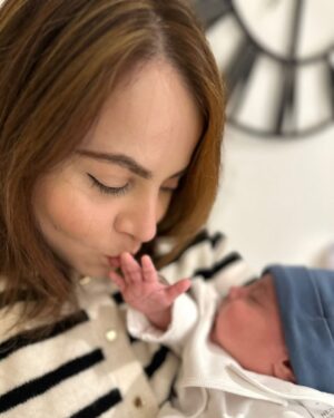 Shagufta Ejaz Instagram - My baby  @haya_talha  is a super mom🤗💕