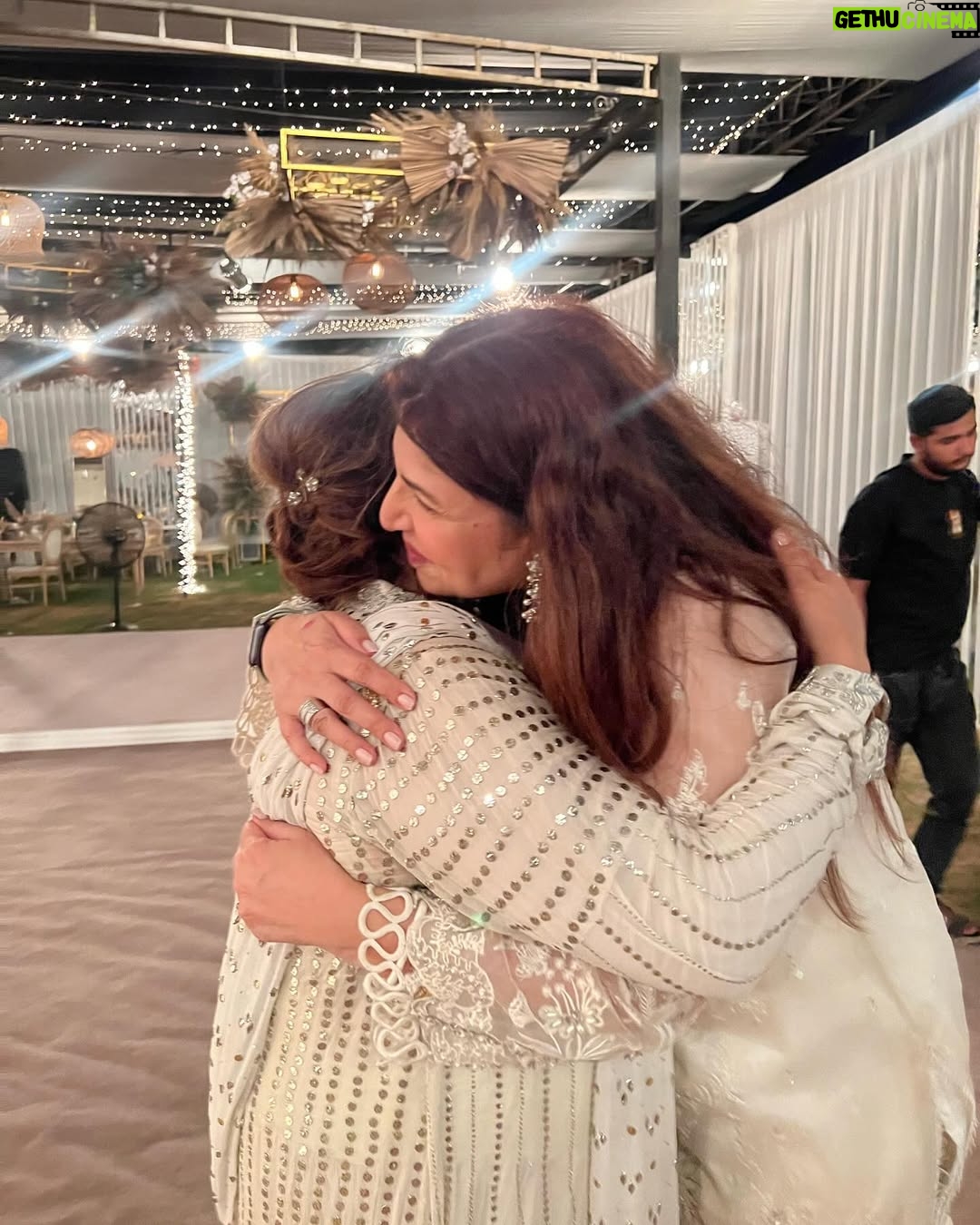Shagufta Ejaz - 64.5K Likes - About last night, @yashmeera.jan ās Nikah.
Cant believe @shabbirfareeda how time flew, it seems not too far behind when i held her as newborn in my arms and now MashaAllah she has grown up to be a beautiful girl inside and out.
Wish you all a very happy, healthy and smooth life ahead.šā¤ļø