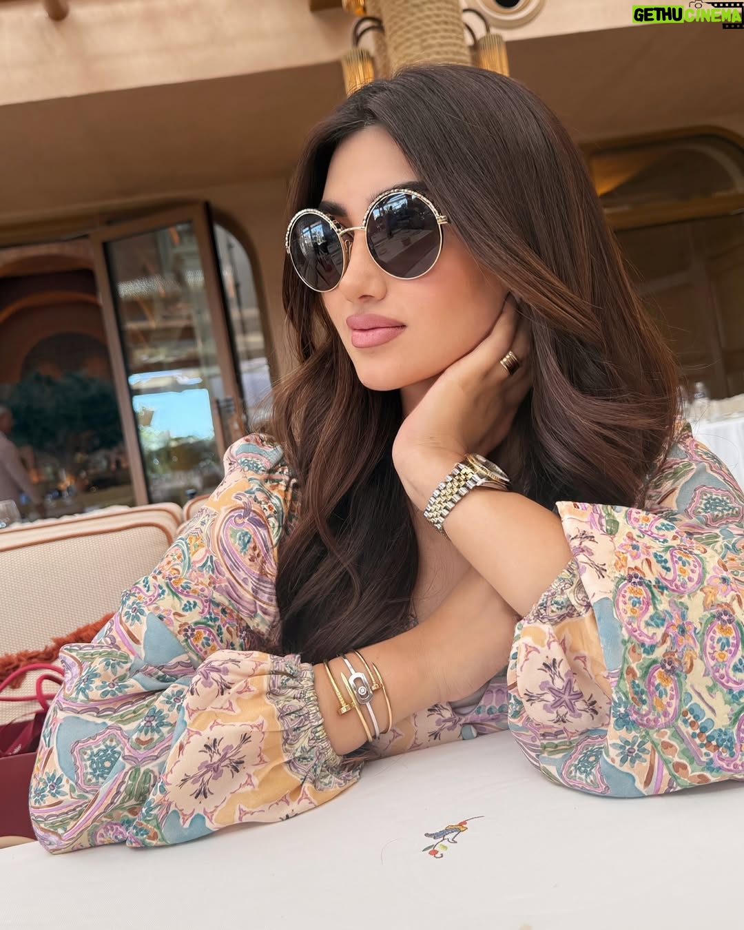 Shahad Hasan - 44.9K Likes - ما مر ذكرك إلا وابتسمت له
كأنك العيد والباقون أيام
أو حام طيفك إلا طرت أتبعه
أنت الحقيقة والجلاس أوهام
Happy Valentine's Day 💐 ❤️