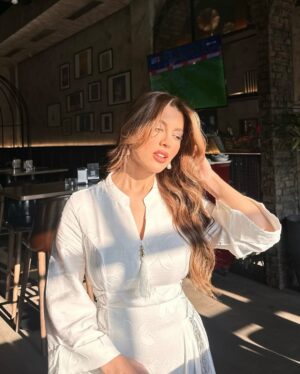 Shahad Salmman Instagram - Dressed in white, feeling the peace and blessings of Ramadan 🙏🤍🕊️

#RamadanBeauty with #Savana @savana_ar 🌙✨
#savanaramadan