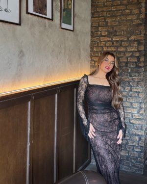 Shahad Salmman Instagram - هل عندك شك أنك أحلى وأغلى امرأة في الدنيا وأهم امرأة في دنيا ؟❤️‍🔥💫

Outfit @savana_ar @savana