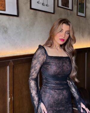 Shahad Salmman Instagram - هل عندك شك أنك أحلى وأغلى امرأة في الدنيا وأهم امرأة في دنيا ؟❤️‍🔥💫

Outfit @savana_ar @savana