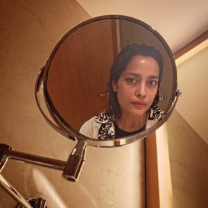 Shahana Goswami Instagram - Selfie-uddin Kheench-loon. 🤭😂🤣😁🙃😆
