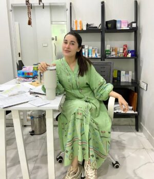 Shaista Lodhi Instagram - Busy day at the clinic, but seeing people leave with a smile makes it all worth it. 🫶😄

#WorkMode #Blessed