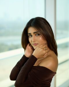 Actress Shalini Pandey HD Photos and Wallpapers March 2025