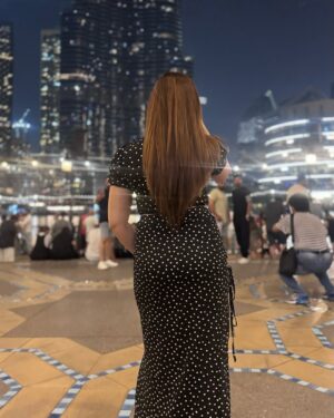 Shameen Khan Instagram - Twinning vibes on point! 

.
.
#burjkhalifa #twinning #dubailife🇦🇪 #dxb #shein #lookoftheday #fyp #heels #forever