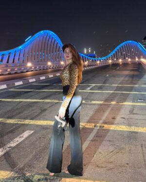 Shameen Khan Instagram - Never wanted perfect, Just be real! ♥️ 
.
.
.
#meydan #dxb #nightlifeuae🇦🇪 #bridge #bluelight #meydanbridge #meydanbridgedubai💙 #bluemeydanbridge 🇦🇪 #dubai #dubailife