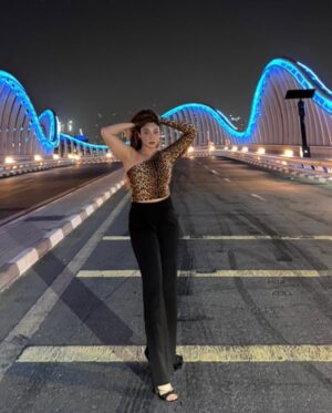 Shameen Khan Instagram - Never wanted perfect, Just be real! ♥️ 
.
.
.
#meydan #dxb #nightlifeuae🇦🇪 #bridge #bluelight #meydanbridge #meydanbridgedubai💙 #bluemeydanbridge 🇦🇪 #dubai #dubailife
