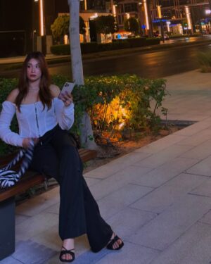 Shameen Khan Instagram - Discovering new opportunities for selflove 🦢 
•
•
•
•
#dxb #citywalkdubai #dubailifestyle #selflove #citywalk #uae #hair #heels #shien #lookoftheday